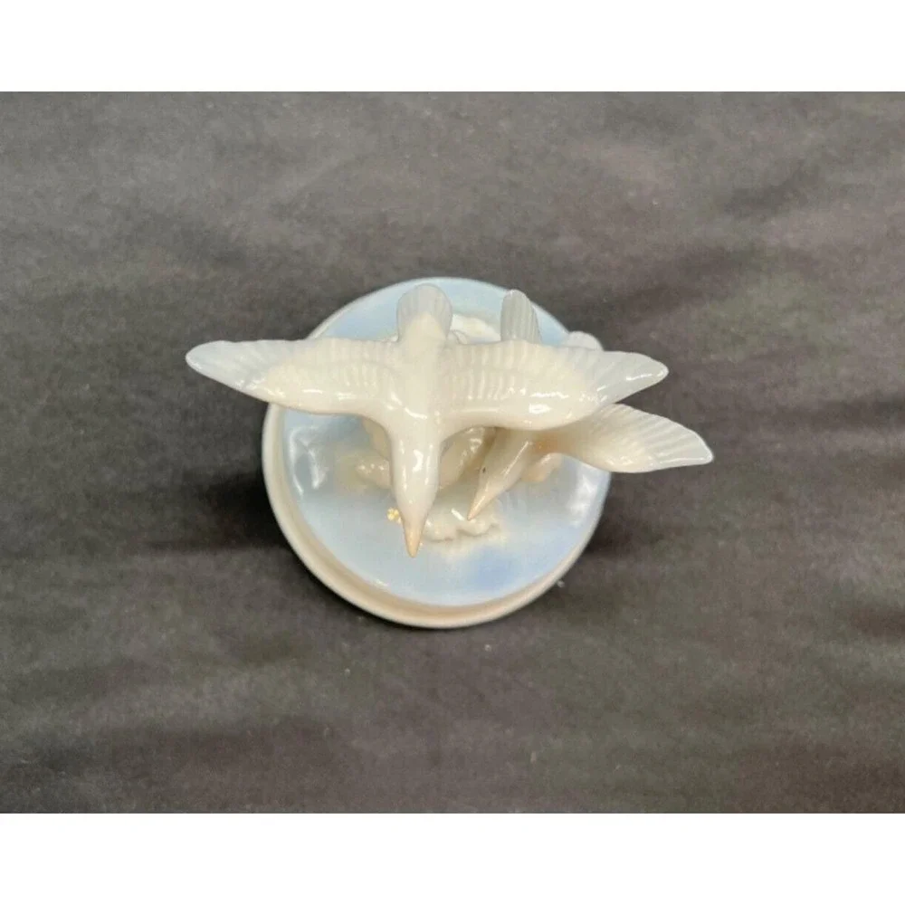 Otigiri bird music box seagulls on wave plays 